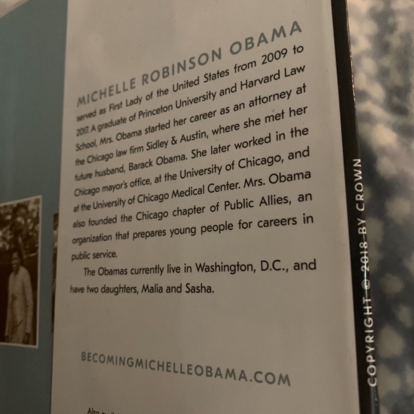 📚 NEW Becoming Michelle Obama Hardback Book Autobiography Memoir Pictures - Picture 11 of 16